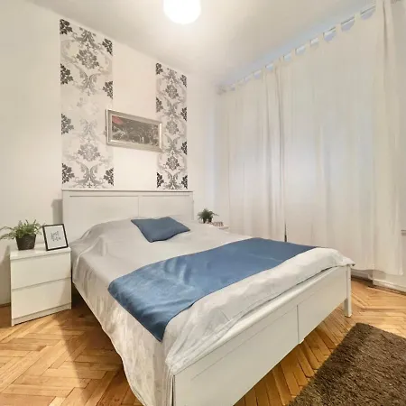 Maison De Fashion Mini